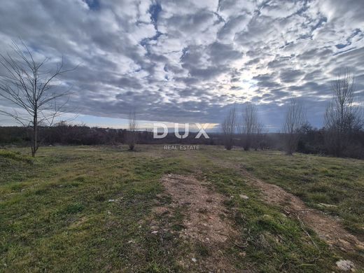 Land in Poreč, Grad Poreč