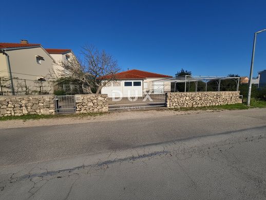 Casa di lusso a Pirovac, Sibenik-Knin