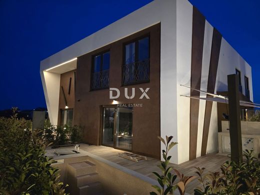 아파트 / Nin, Zadar