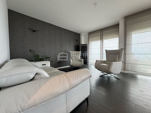 Apartment / Etagenwohnung in Sušak, Primorsko-Goranska