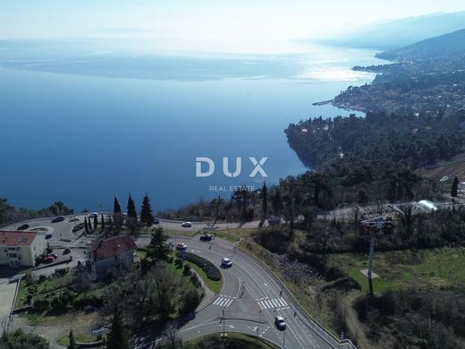 Grundstück in Opatija, Grad Opatija