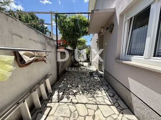 Элитный дом, Цриквеница, Grad Crikvenica