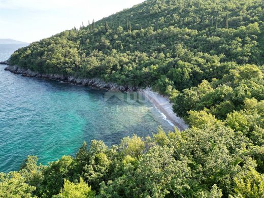 Land in Lovran, Primorsko-Goranska