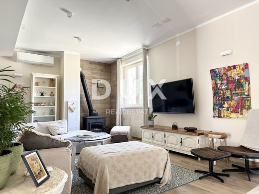 Casa de lujo en Svetvinčenat, Istria