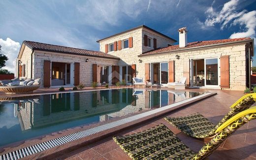 Luxury home in Svetvinčenat, Istria