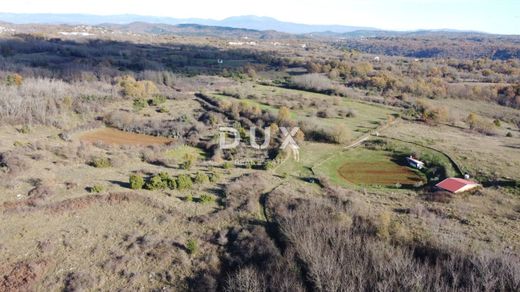 Land in Pazin, Grad Pazin