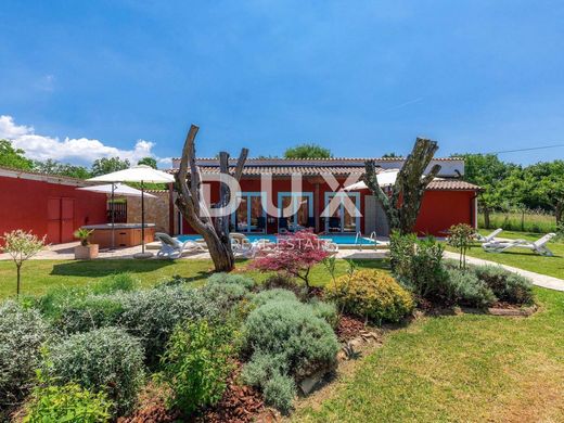 호화 저택 / Buje, Grad Buje