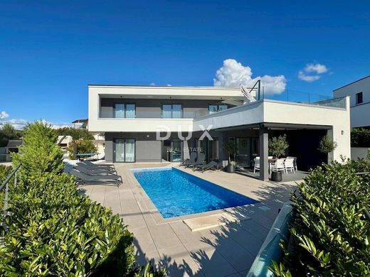 Maison de luxe à Malinska, Malinska-Dubašnica