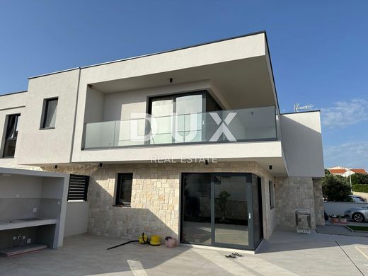 Luxury home in Kolan, Zadar