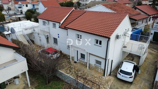 Luxury home in Vrsi, Zadar