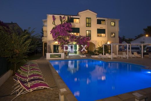 Luxe woning in Novalja, Lika-Senj