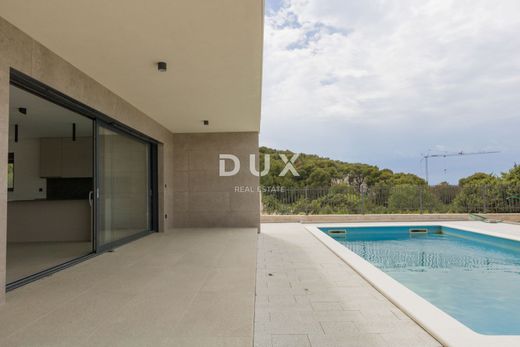 Luxury home in Pakoštane, Zadar