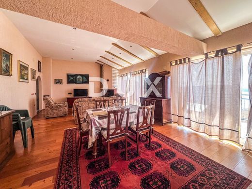 Casa di lusso a Cirquenizza, Grad Crikvenica