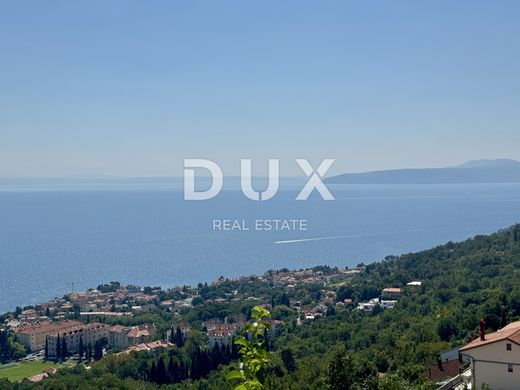 Land in Lovran, Primorsko-Goranska