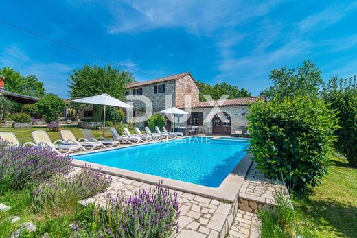 Maison de luxe à Žminj, Istria