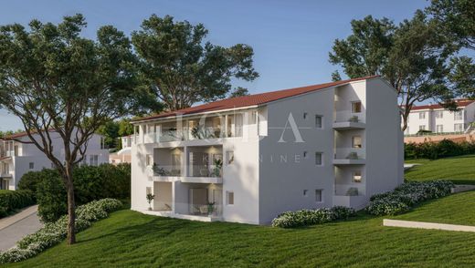 Apartment / Etagenwohnung in Novi Vinodolski, Primorsko-Goranska