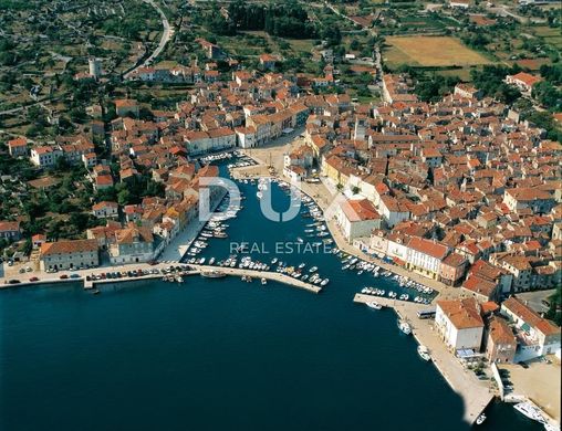 Luxury home in Cres, Primorsko-Goranska