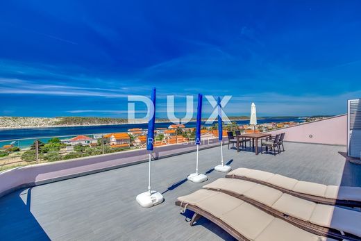 Maison de luxe à Rab, Primorsko-Goranska