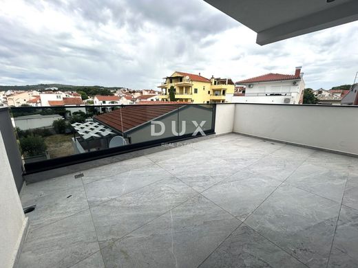 Apartment / Etagenwohnung in Vodice, Sibenik-Knin