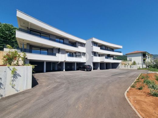 Apartment / Etagenwohnung in Lovran, Primorsko-Goranska