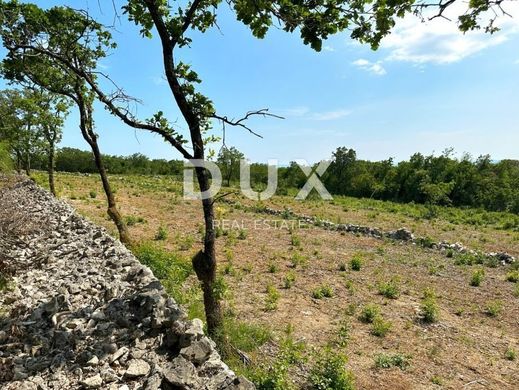 Terreno en Raša, Istria