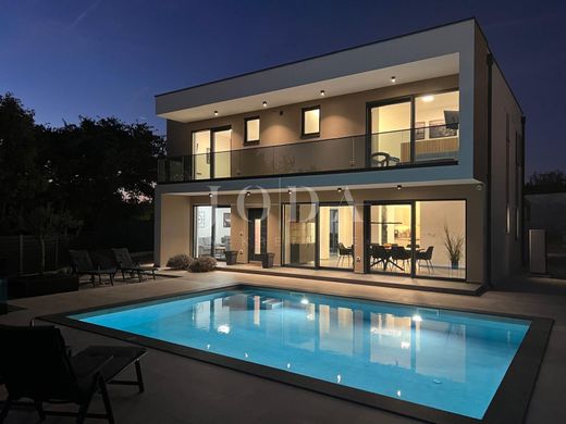 Casa de lujo en Svetvinčenat, Istria