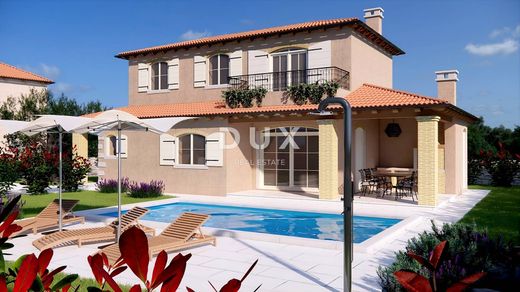 Lüks ev Žminj, Istria