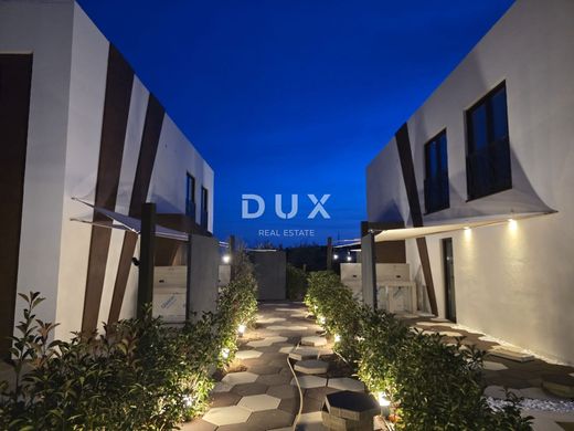 아파트 / Nin, Zadar