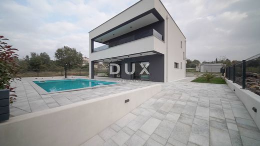 Элитный дом, Buje, Grad Buje