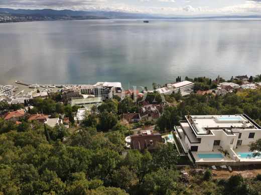 Apartment / Etagenwohnung in Opatija, Grad Opatija