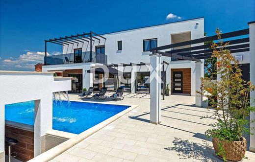 호화 저택 / Marčana, Istria