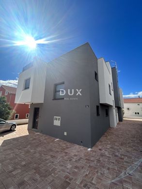 Daire Vodice, Sibenik-Knin