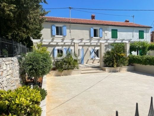 Luxury home in Umag, Grad Umag