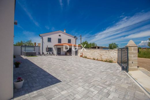 Casa de lujo en Bale, Bale-Valle