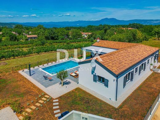 Casa di lusso a Albona, Grad Labin