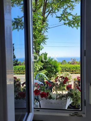 Daire Opatija, Grad Opatija