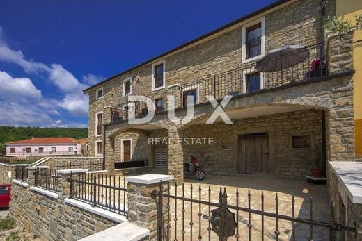 Элитный дом, Buje, Grad Buje