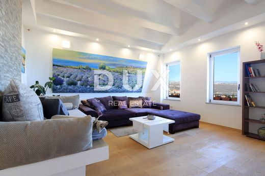 아파트 / Opatija, Grad Opatija