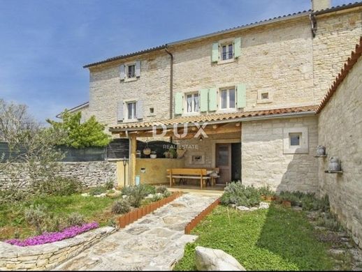 Maison de luxe à Svetvinčenat, Istria