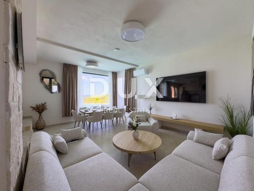 Luxe woning in Novalja, Lika-Senj