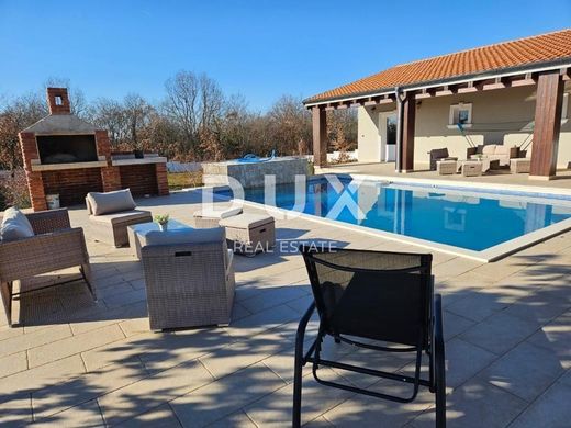 Luksusowy dom w Svetvinčenat, Istria