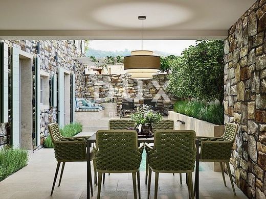 Casa di lusso a Kaštelir, Kaštelir-Labinci