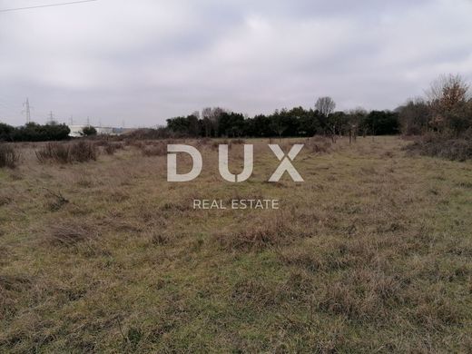 Terreno a Pola, Grad Pula