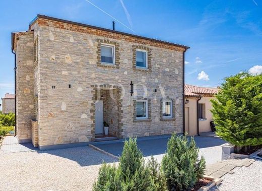 Casa di lusso a Svetvinčenat, Istria