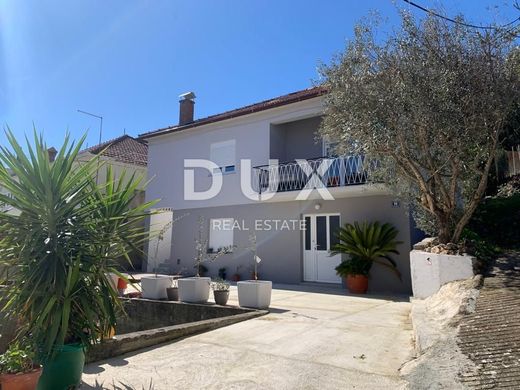 Casa de lujo en Kali, Zadar