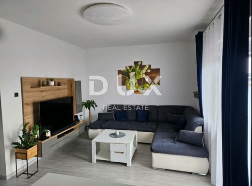 Pula, Grad Pulaのアパートメント