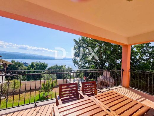 Apartment / Etagenwohnung in Opatija, Grad Opatija