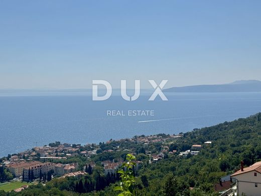 Land in Lovran, Primorsko-Goranska