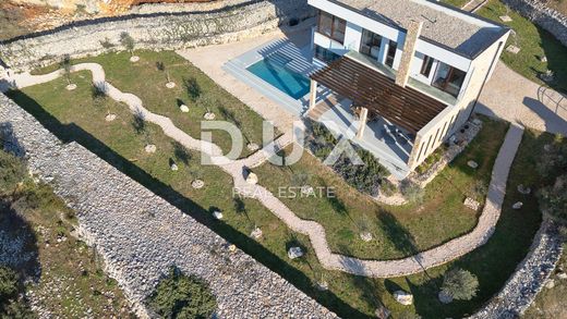 Luxe woning in Novalja, Lika-Senj