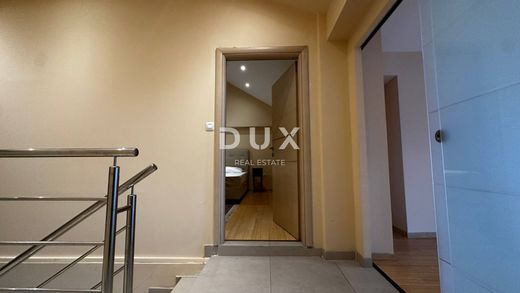 Apartment / Etagenwohnung in Opatija, Grad Opatija